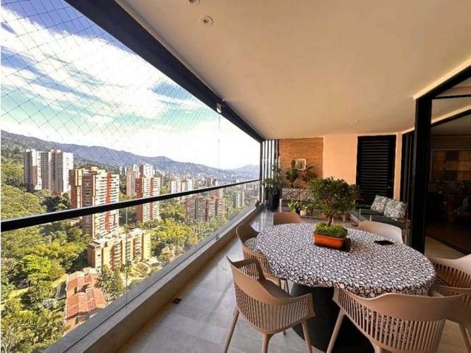 Apartamento de 4 alcobas en venta en Los Naranjos, Medellín, 238 m² · foto 6 de 18