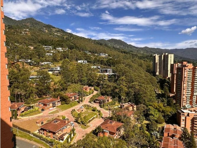 Apartamento de 4 alcobas en venta en Los Naranjos, Medellín, 238 m² · foto 7 de 18