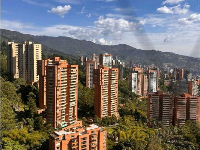 Apartamento de 4 alcobas en venta en Los Naranjos, Medellín, 238 m² · foto 8 de 18