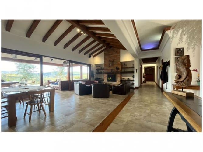 Casa de 3 alcobas en venta en Altos Del Escobero, El Retiro, 250 m² · foto 2 de 12