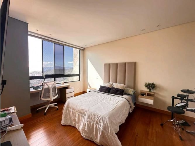 Apartamento de 4 alcobas en venta en Los Naranjos, Medellín, 238 m² · foto 12 de 18