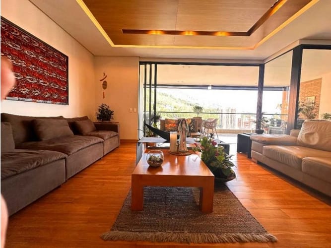 Apartamento de 4 alcobas en venta en Los Naranjos, Medellín, 238 m² · foto 13 de 18