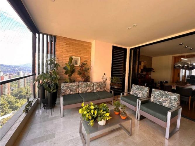Apartamento de 4 alcobas en venta en Los Naranjos, Medellín, 238 m² · foto 14 de 18