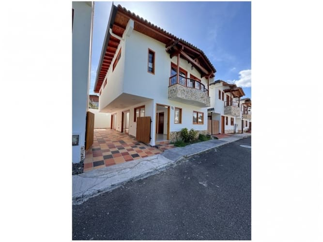 Casa de 3 alcobas en venta en La Ceja, 186 m² · foto 2 de 24
