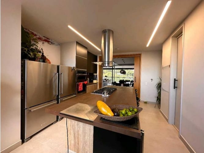 Apartamento de 4 alcobas en venta en Los Naranjos, Medellín, 238 m² · foto 16 de 18