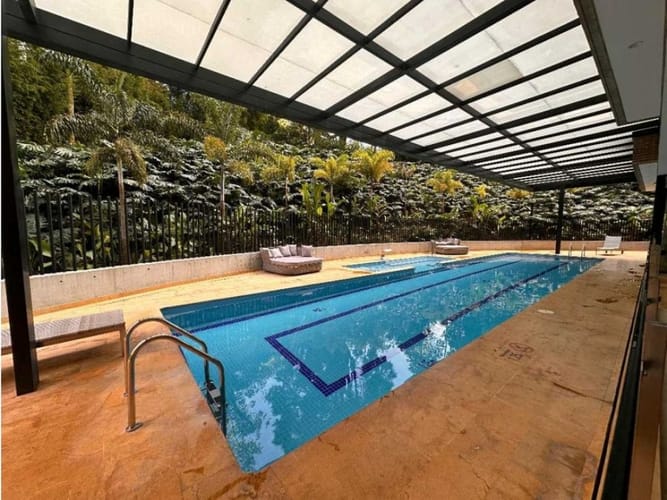 Apartamento de 4 alcobas en venta en Los Naranjos, Medellín, 238 m² · foto 18 de 18
