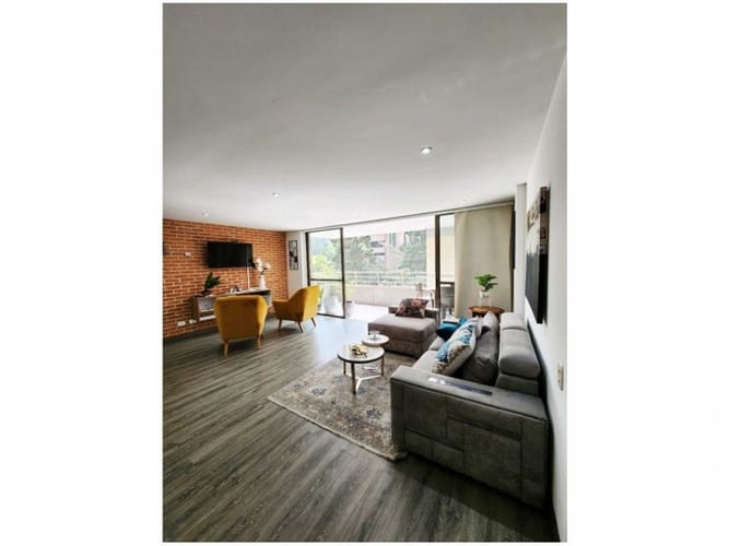 Apartamento en venta en El Poblado, Medellín · foto 2 de 13