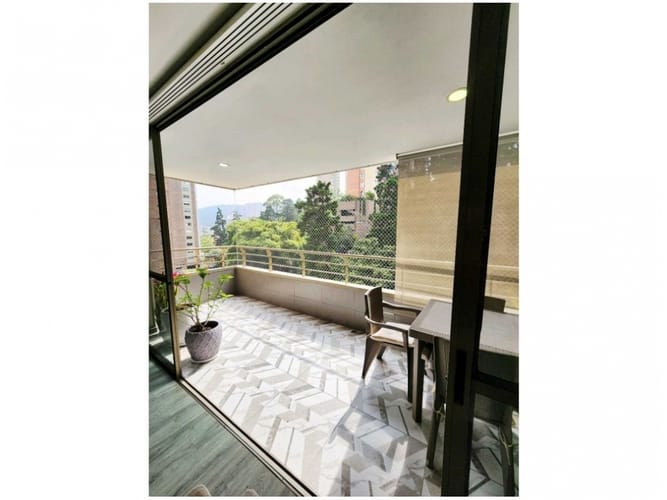 Apartamento en venta en El Poblado, Medellín · foto 3 de 13