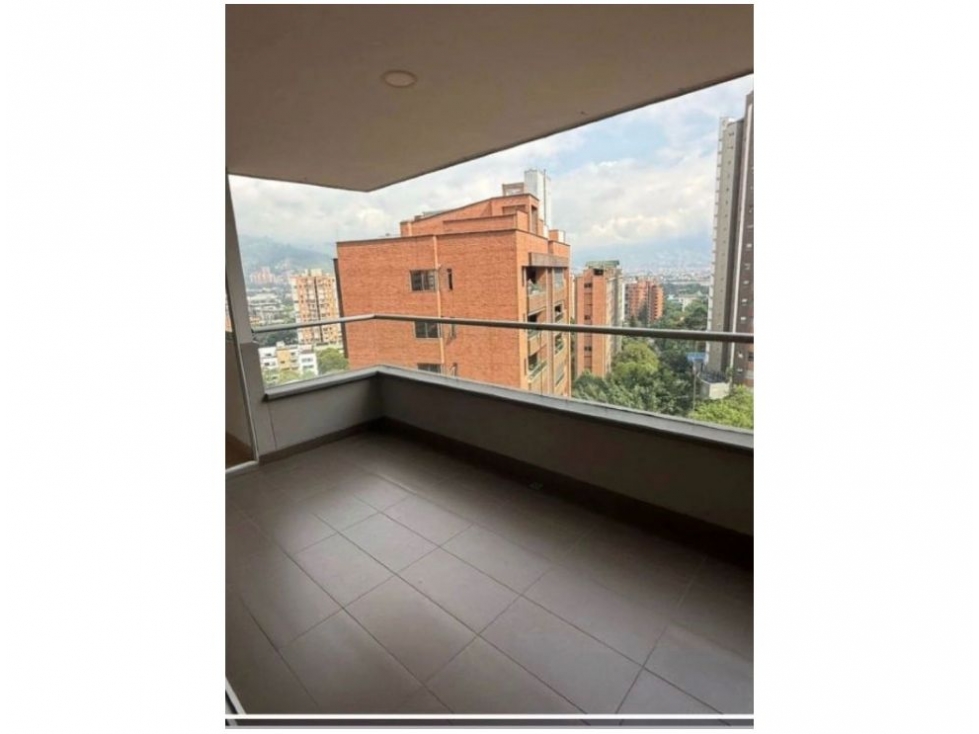 Apartamento en venta en El Poblado, Medellín · foto 2 de 14