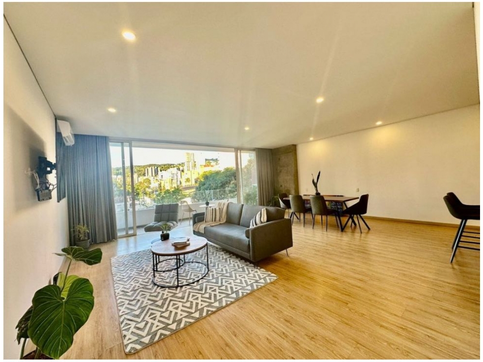 Apartamento en venta en El Poblado, Medellín · foto 2 de 24