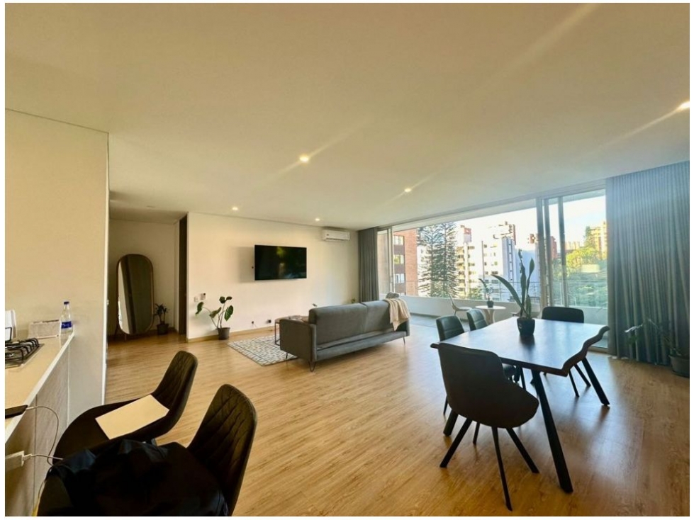 Apartamento en venta en El Poblado, Medellín · foto 6 de 24