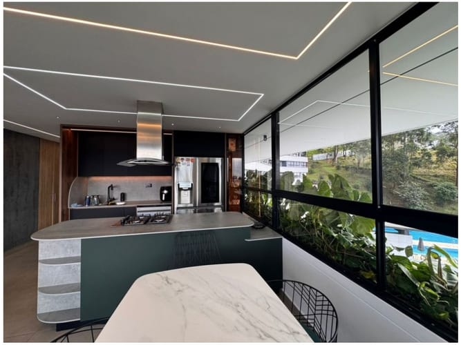 Apartamento de 2 alcobas en venta en El Poblado, Medellín, 135 m² · foto 2 de 22