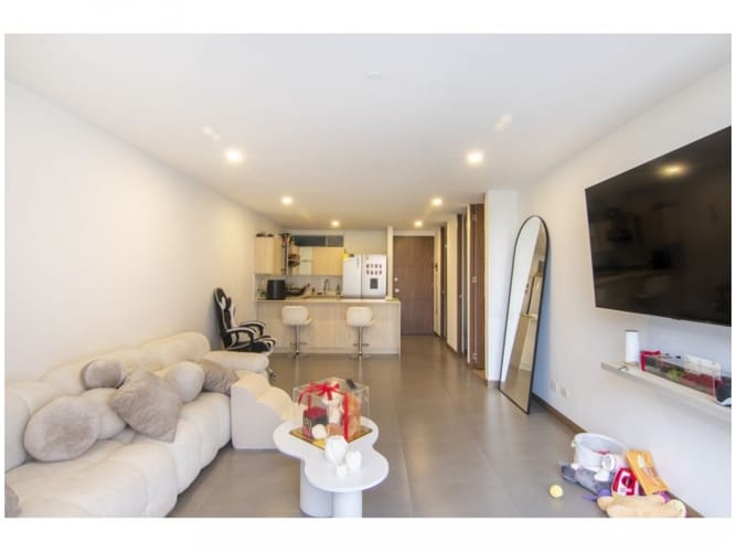 Apartamento de 1 alcoba en venta en El Poblado, Medellín, 78 m² · foto 2 de 9