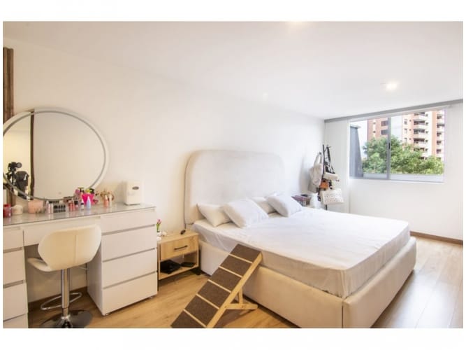 Apartamento de 1 alcoba en venta en El Poblado, Medellín, 78 m² · foto 7 de 9