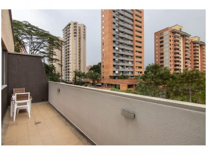 Apartamento de 1 alcoba en venta en El Poblado, Medellín, 78 m² · foto 8 de 9