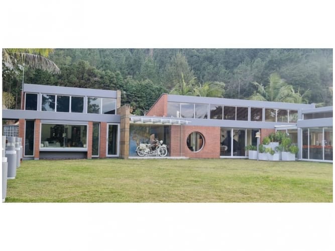 Casa de 5 alcobas en venta en Vía Las Palmas, Envigado, 480 m² · foto 2 de 24