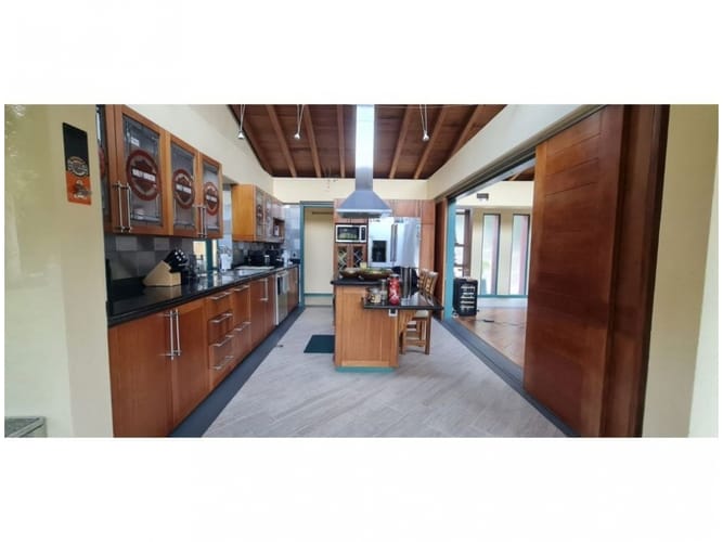 Casa de 5 alcobas en venta en Vía Las Palmas, Envigado, 480 m² · foto 3 de 24