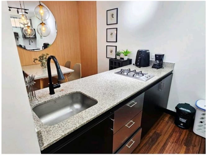 Apartaestudio en venta en El Poblado, Medellín, 52 m² · foto 8 de 9