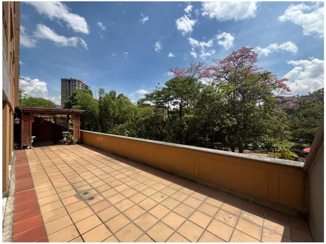 Apartamento de 4 alcobas en venta en Urbanizacion Villa Linda, Medellín, 240 m² · foto 7 de 7
