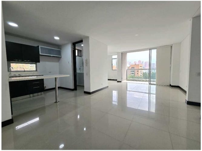 Apartamento de 2 alcobas en venta en El Poblado, Medellín, 94 m² · foto 1 de 15