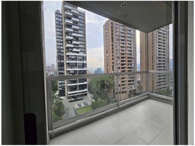 Apartamento de 2 alcobas en venta en El Poblado, Medellín, 94 m² · foto 4 de 15