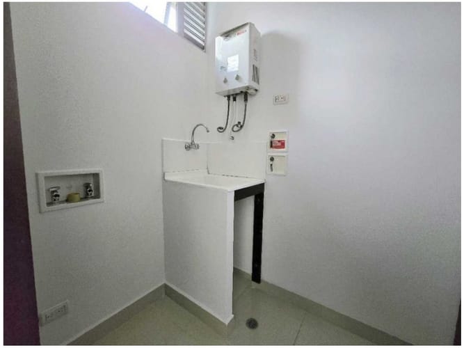 Apartamento de 2 alcobas en venta en El Poblado, Medellín, 94 m² · foto 6 de 15