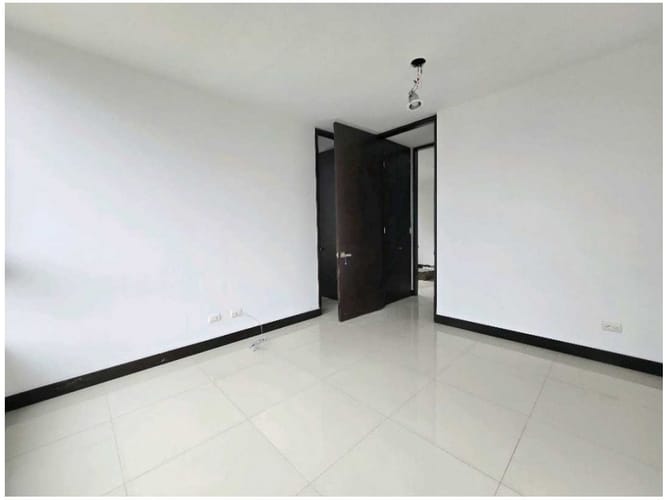 Apartamento de 2 alcobas en venta en El Poblado, Medellín, 94 m² · foto 8 de 15