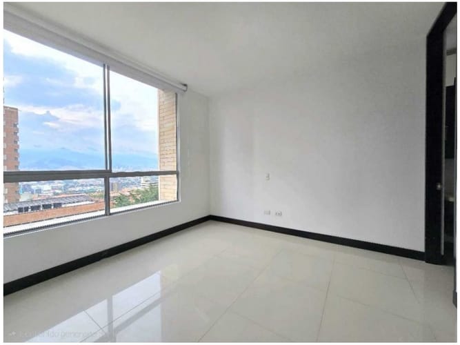Apartamento de 2 alcobas en venta en El Poblado, Medellín, 94 m² · foto 11 de 15