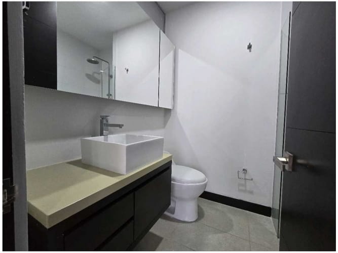 Apartamento de 2 alcobas en venta en El Poblado, Medellín, 94 m² · foto 13 de 15