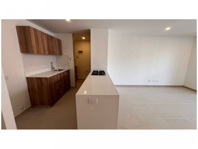 Apartamento de 2 alcobas en venta en El Poblado, Medellín, 75 m² · foto 3 de 10