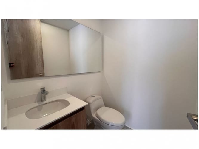 Apartamento de 2 alcobas en venta en El Poblado, Medellín, 75 m² · foto 4 de 10