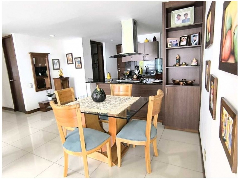 Apartamento en venta en El Poblado, Medellín · foto 2 de 19