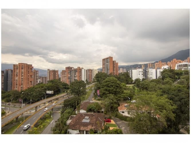 Apartamento de 2 alcobas en venta en El Diamante No. 2, Medellín, 115 m² · foto 2 de 22