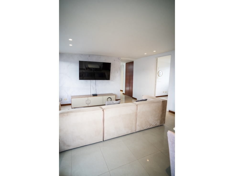 Apartamento en venta en El Poblado, Medellín · foto 3 de 6