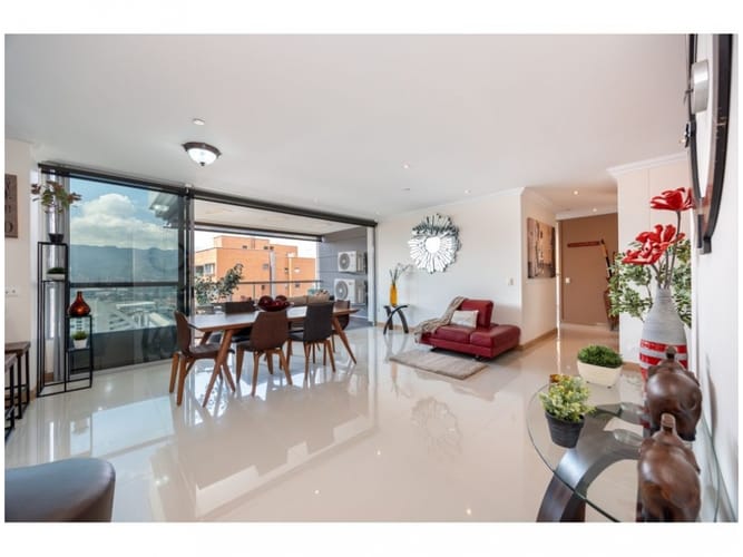 Apartamento de 3 alcobas en venta en El Poblado, Medellín, 157 m² · foto 2 de 24