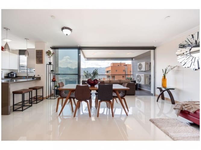 Apartamento de 3 alcobas en venta en El Poblado, Medellín, 157 m² · foto 3 de 24