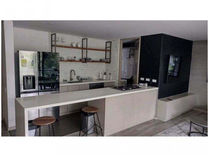 Apartamento de 2 alcobas en venta en Los Naranjos, Medellín, 102 m² · foto 2 de 18