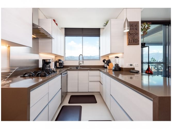 Apartamento de 3 alcobas en venta en El Poblado, Medellín, 157 m² · foto 9 de 24