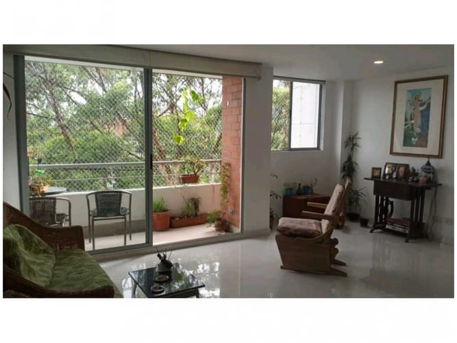 Apartamento de 3 alcobas en venta en Urbanización Las Cumbres, Envigado, 107 m² · foto 2 de 13