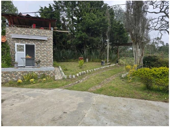 Casa de 2 alcobas en venta en Santa Elena, Medellín, 120 m² · foto 3 de 10
