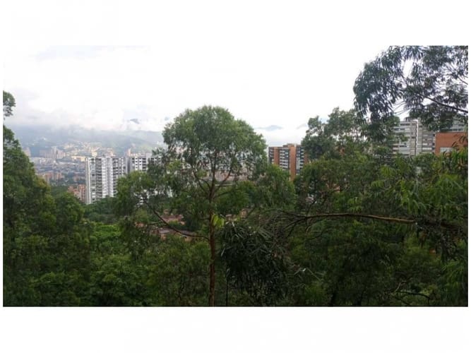 Apartamento de 3 alcobas en venta en Urbanización Las Cumbres, Envigado, 107 m² · foto 10 de 13