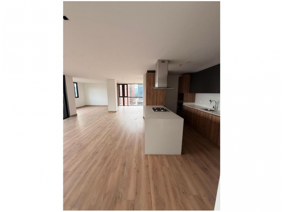 Apartamento en venta en El Poblado, Medellín · foto 2 de 14