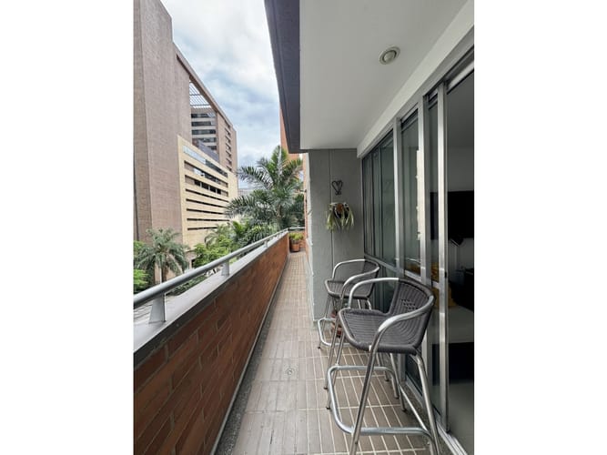 Apartamento de 3 alcobas en venta en El Poblado, Medellín, 92 m² · foto 3 de 6