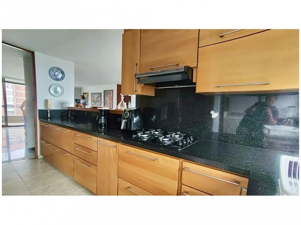 Apartamento en venta en El Poblado, Medellín · foto 9 de 23
