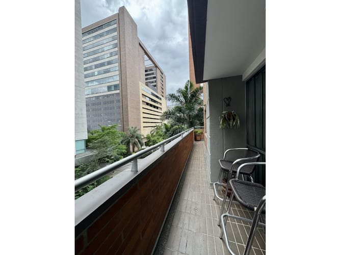 Apartamento de 3 alcobas en venta en El Poblado, Medellín, 92 m² · foto 4 de 6