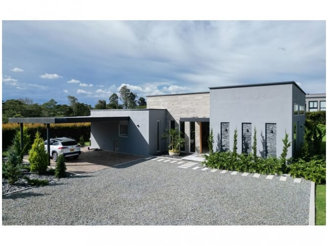 Casa de 3 alcobas en venta en Llano Grande, Rionegro, 1930 m² · foto 3 de 20