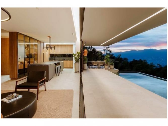 Casa de 5 alcobas en venta en Los Balsos, Medellín, 844 m² · foto 5 de 24