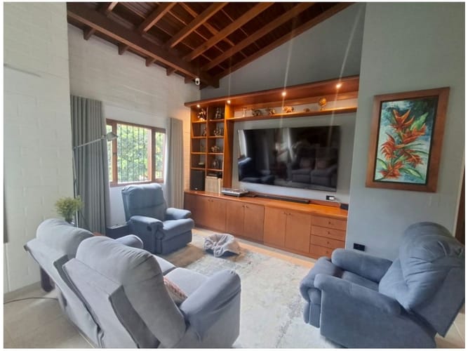 Casa de 4 alcobas en venta en La Tablaza, La Estrella, 248 m² · foto 3 de 24