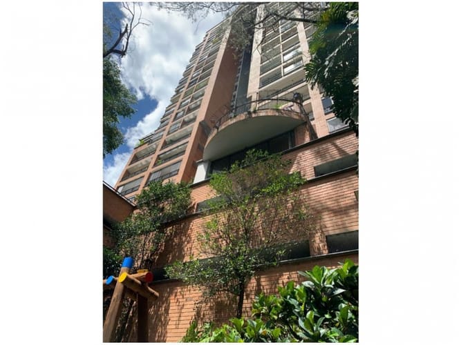 Apartamento en venta en El Poblado, Medellín · foto 23 de 24