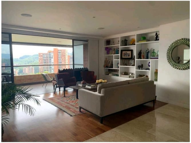 Apartamento de 3 alcobas en venta en El Poblado, Medellín, 265 m² · foto 1 de 18